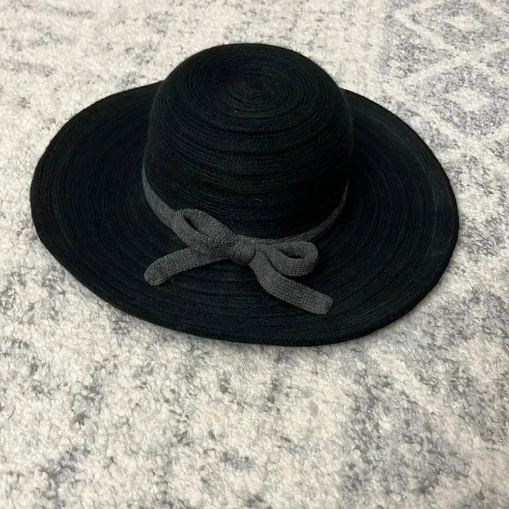Black Hat With Gray Bow
